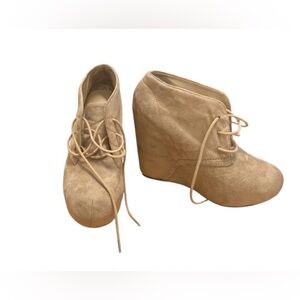 CHARLOTTE RUSSE retro lace-up boot
